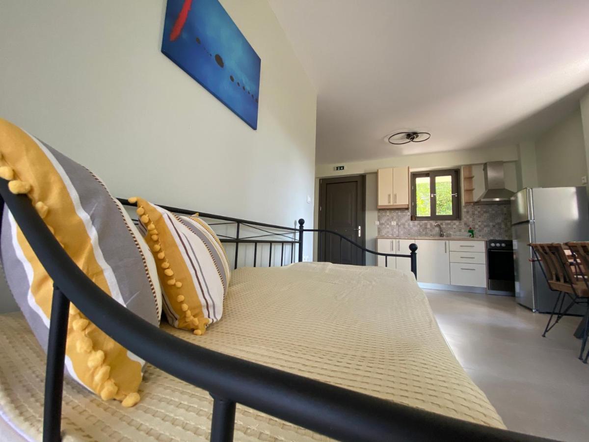 Mirovigli Family Rooms Lepedha Экстерьер фото
